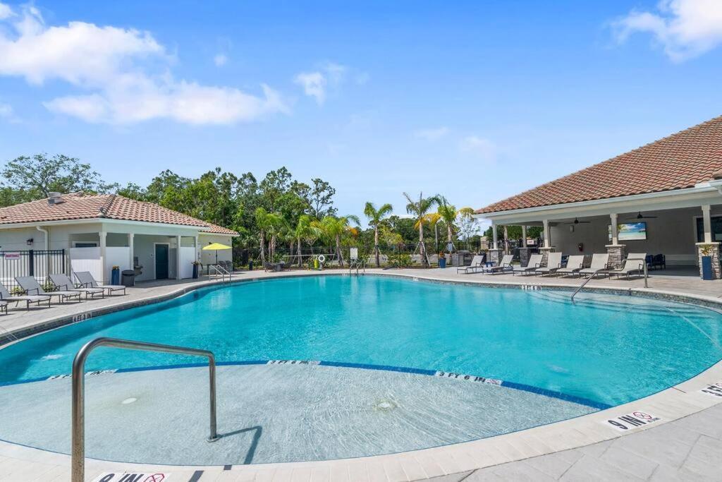 Elegant 1Br/1Ba Condo With Pool, Gym And Laundry เมลเบิร์น ภายนอก รูปภาพ